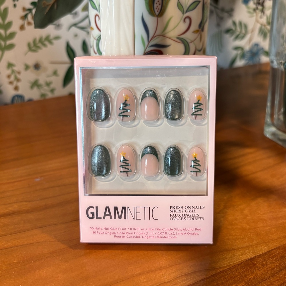 SOLD || Glamnetic Velvet Pine Press-On Nails
